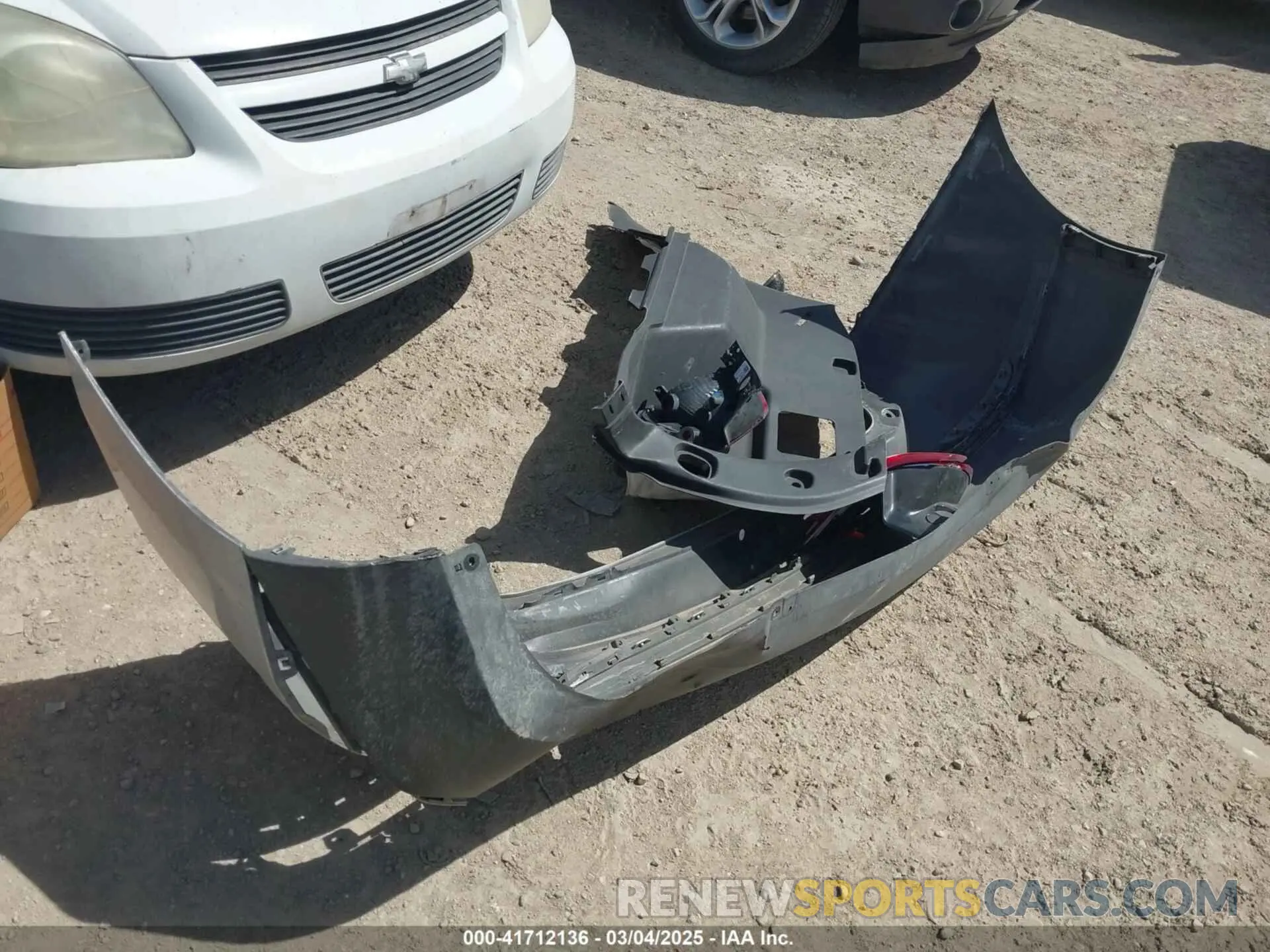 12 Photograph of a damaged car 2GNAXUEV8L6165776 CHEVROLET EQUINOX 2020