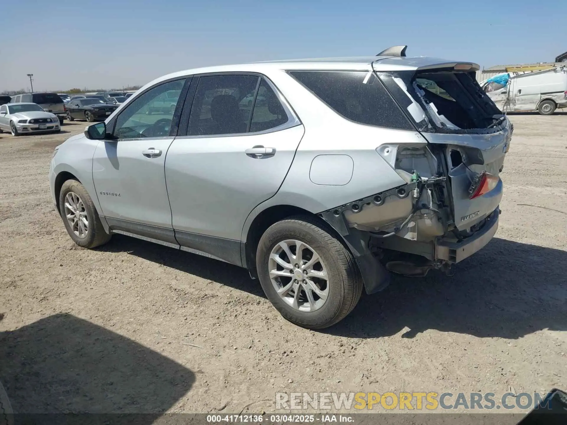 3 Photograph of a damaged car 2GNAXUEV8L6165776 CHEVROLET EQUINOX 2020
