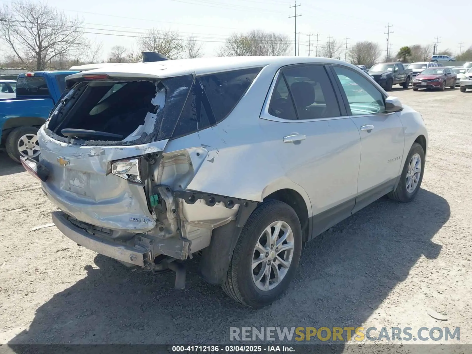 4 Photograph of a damaged car 2GNAXUEV8L6165776 CHEVROLET EQUINOX 2020