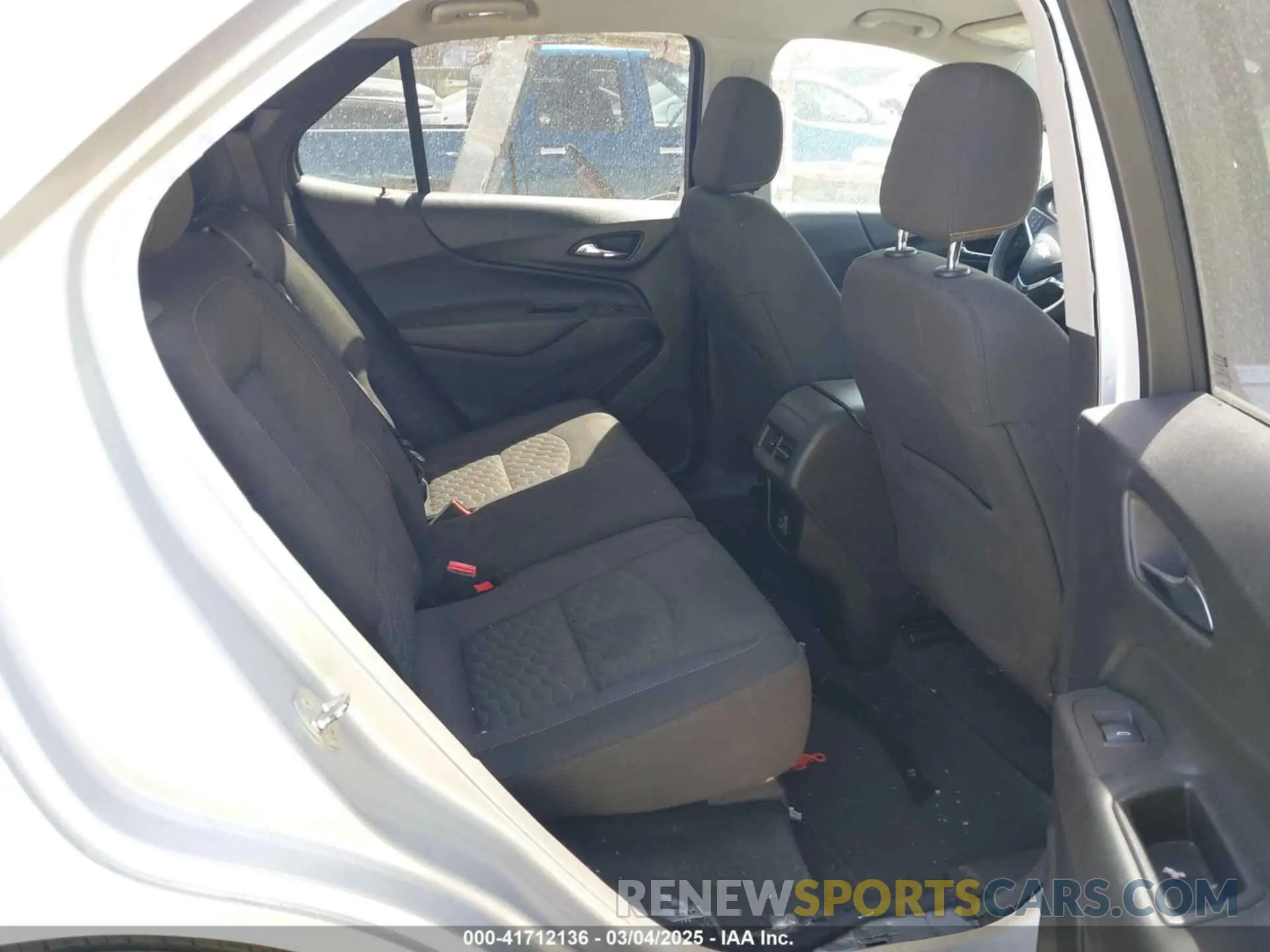 8 Photograph of a damaged car 2GNAXUEV8L6165776 CHEVROLET EQUINOX 2020