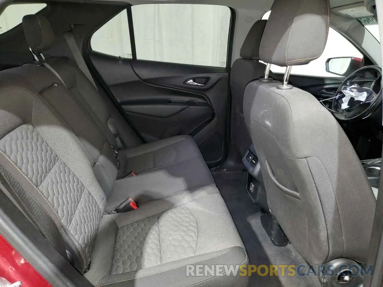11 Photograph of a damaged car 2GNAXUEV8L6175675 CHEVROLET EQUINOX 2020