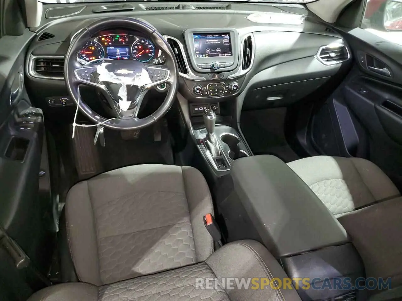 8 Photograph of a damaged car 2GNAXUEV8L6175675 CHEVROLET EQUINOX 2020