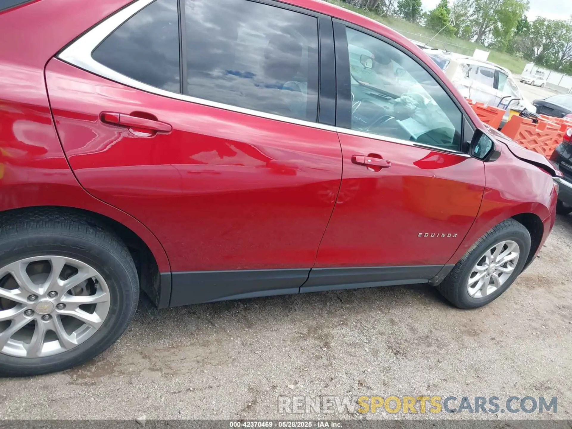 13 Photograph of a damaged car 2GNAXUEV8L6177779 CHEVROLET EQUINOX 2020