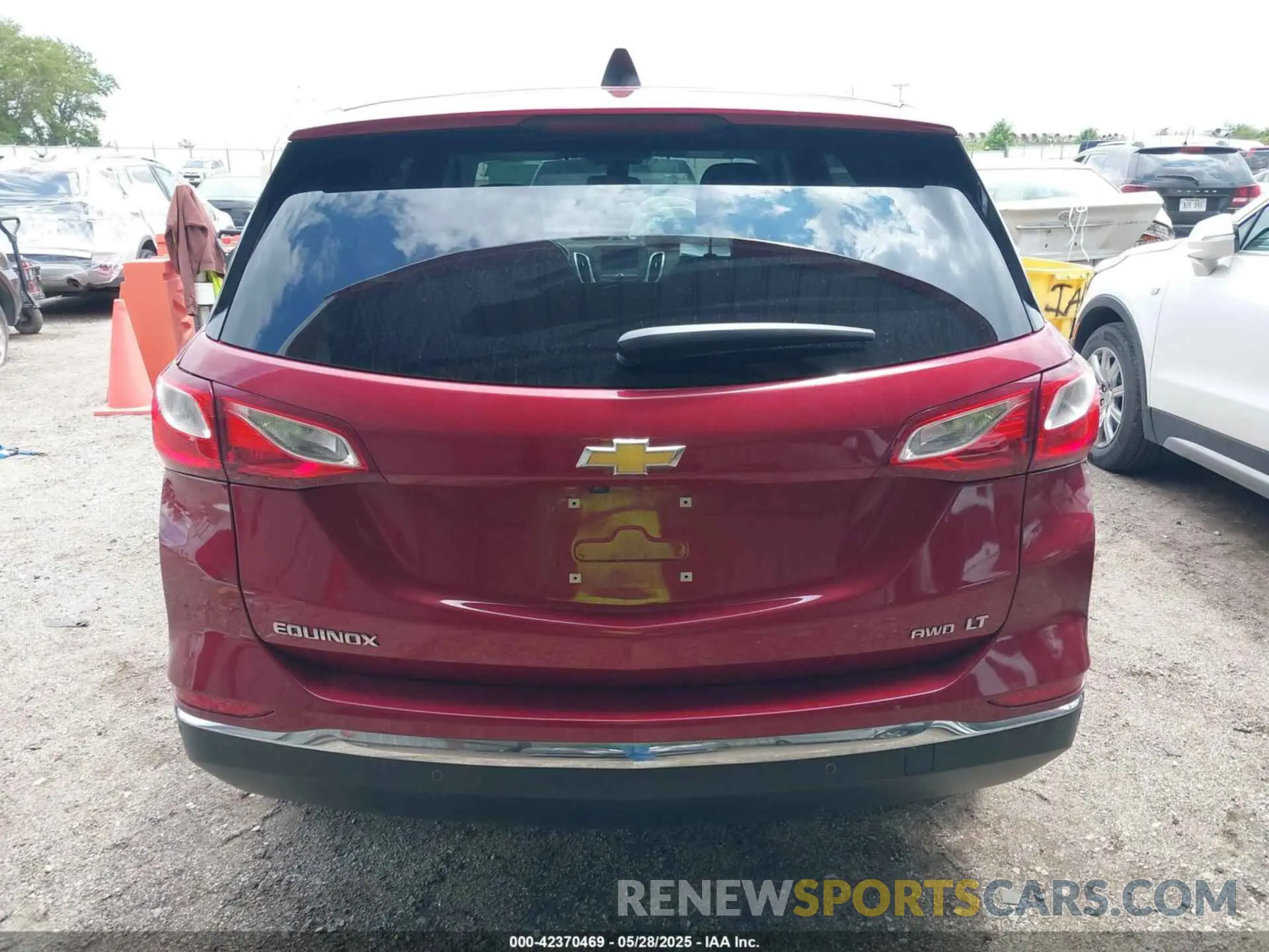 16 Photograph of a damaged car 2GNAXUEV8L6177779 CHEVROLET EQUINOX 2020