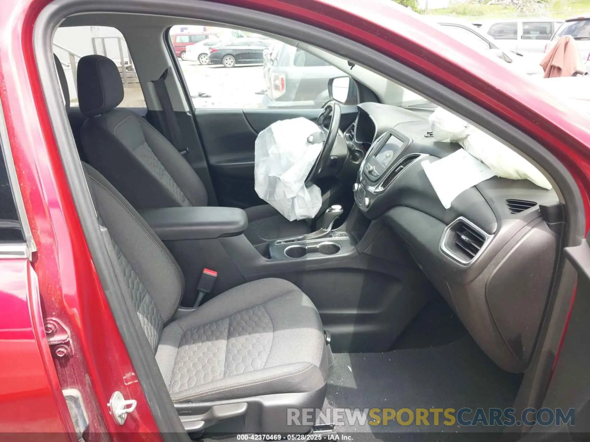 5 Photograph of a damaged car 2GNAXUEV8L6177779 CHEVROLET EQUINOX 2020