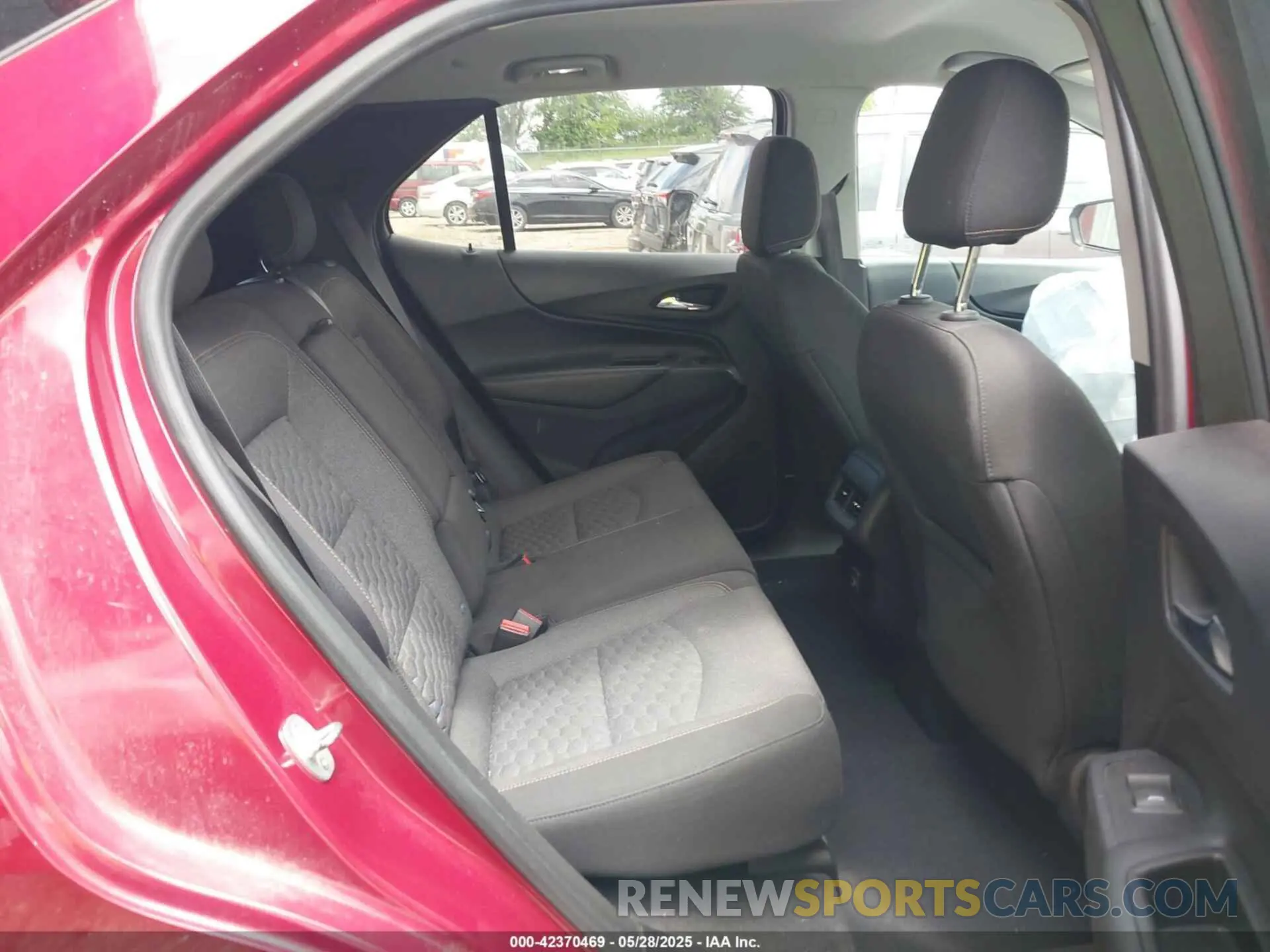 8 Photograph of a damaged car 2GNAXUEV8L6177779 CHEVROLET EQUINOX 2020