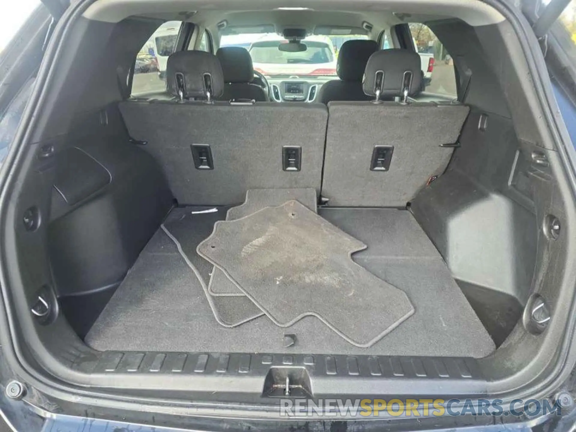 16 Photograph of a damaged car 2GNAXUEV8L6188300 CHEVROLET EQUINOX 2020
