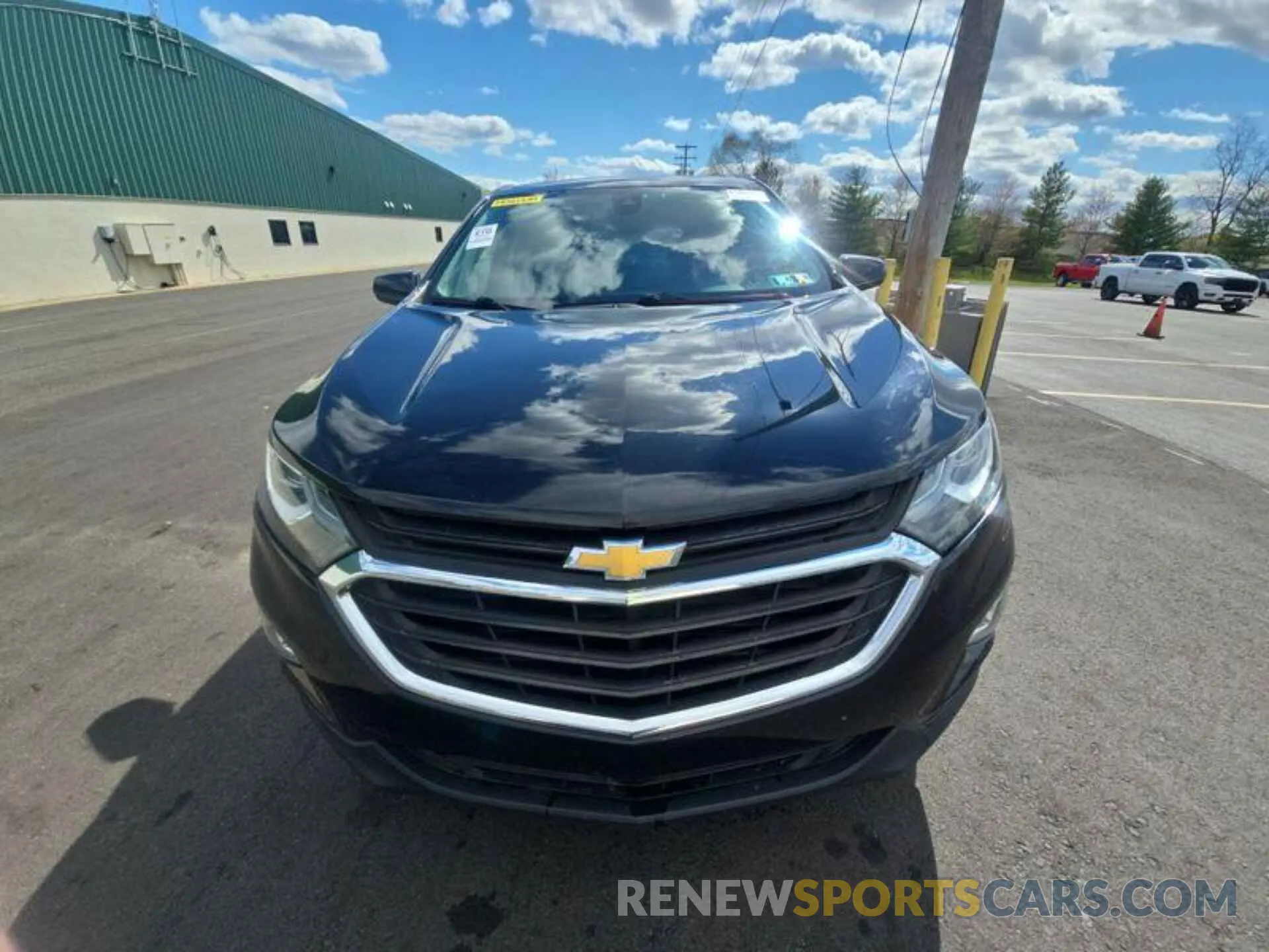 18 Photograph of a damaged car 2GNAXUEV8L6188300 CHEVROLET EQUINOX 2020