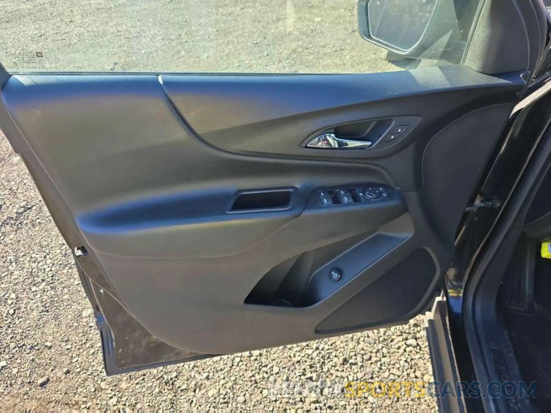 21 Photograph of a damaged car 2GNAXUEV8L6188300 CHEVROLET EQUINOX 2020
