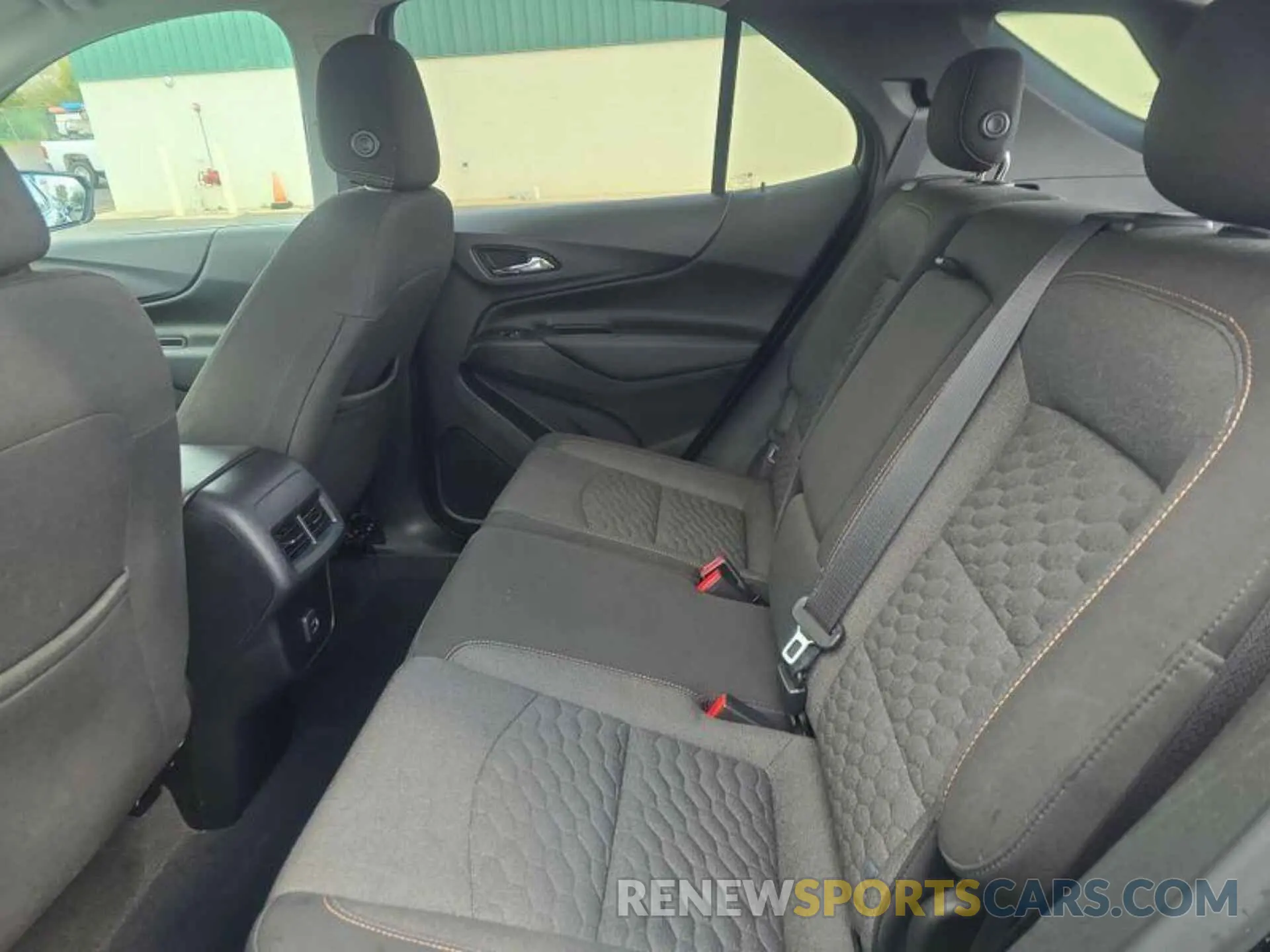 25 Photograph of a damaged car 2GNAXUEV8L6188300 CHEVROLET EQUINOX 2020
