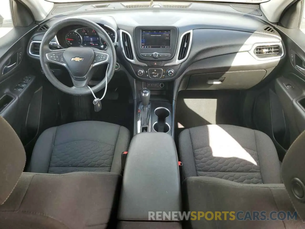 8 Photograph of a damaged car 2GNAXUEV8L6189480 CHEVROLET EQUINOX 2020