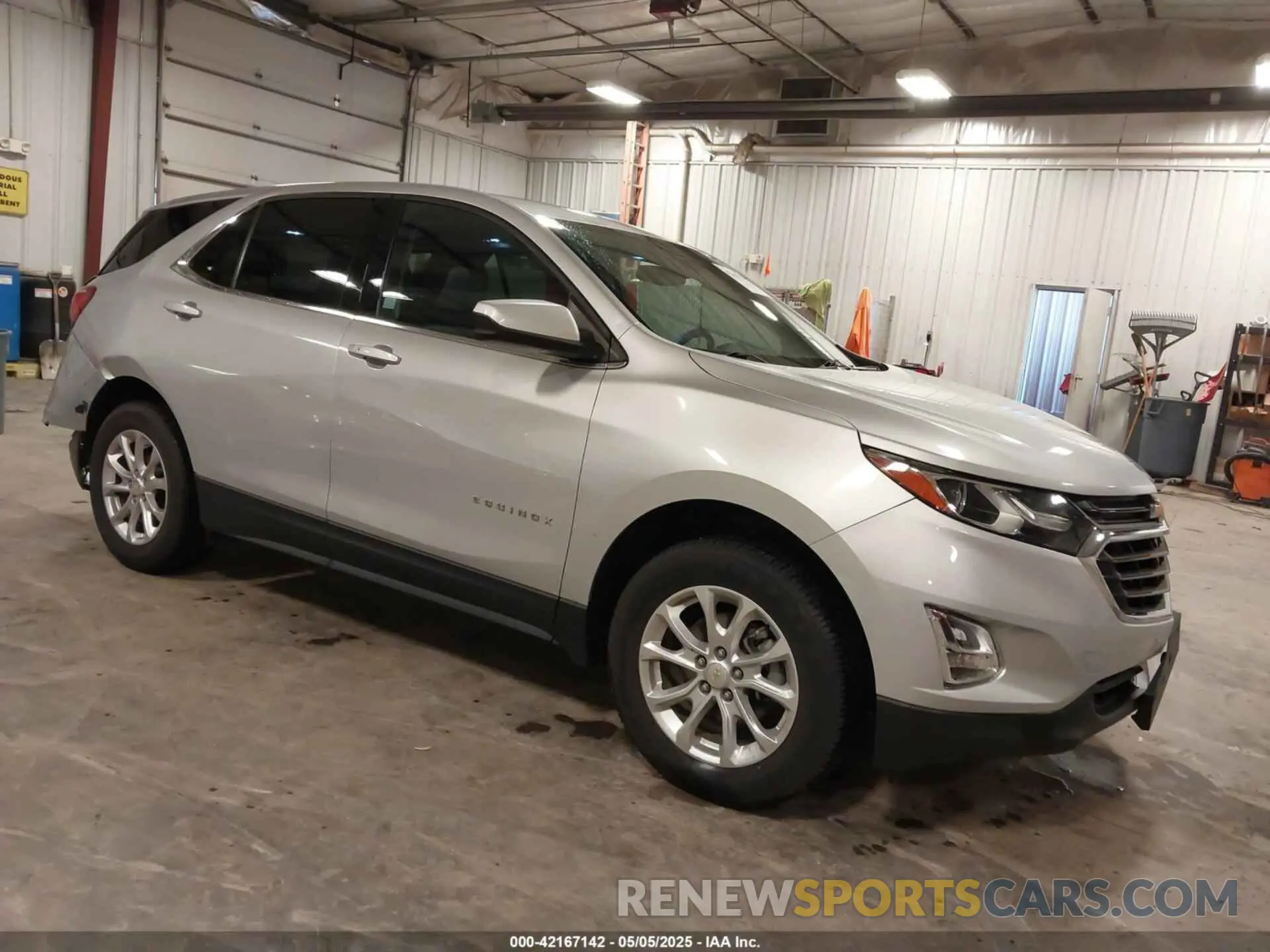 1 Photograph of a damaged car 2GNAXUEV8L6198096 CHEVROLET EQUINOX 2020