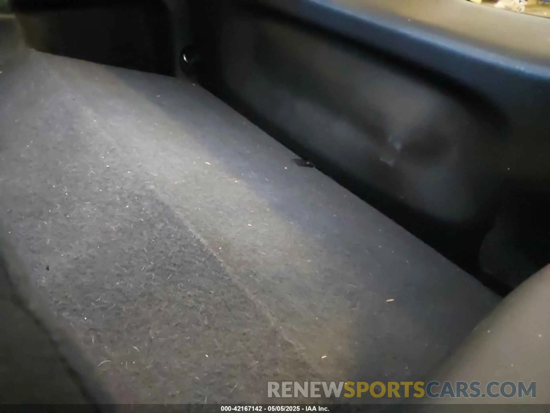12 Photograph of a damaged car 2GNAXUEV8L6198096 CHEVROLET EQUINOX 2020