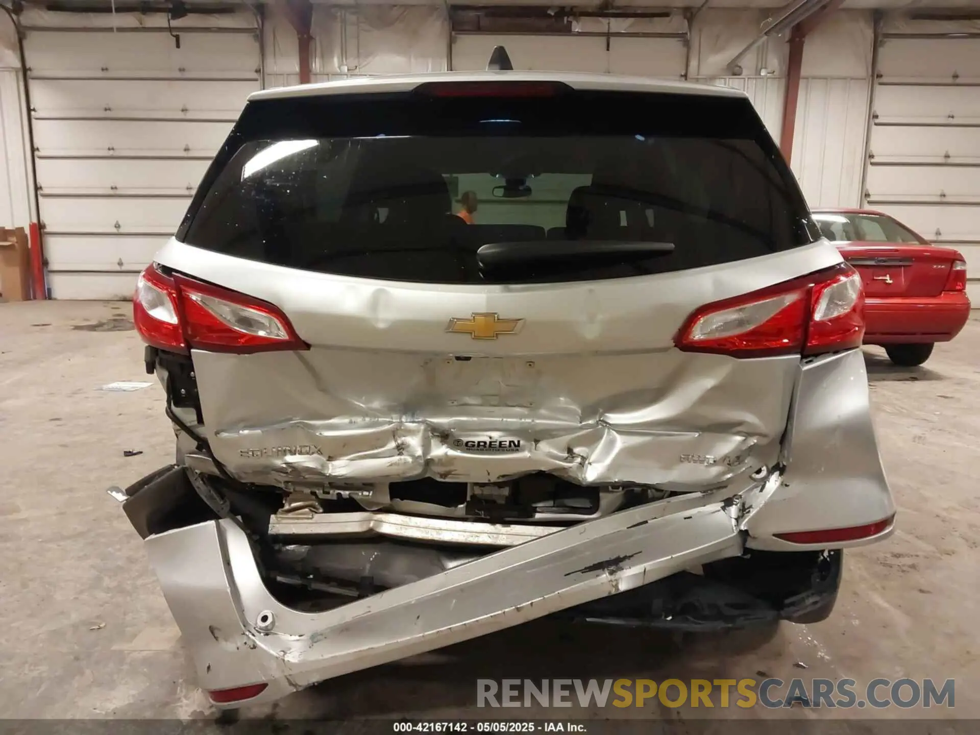 17 Photograph of a damaged car 2GNAXUEV8L6198096 CHEVROLET EQUINOX 2020