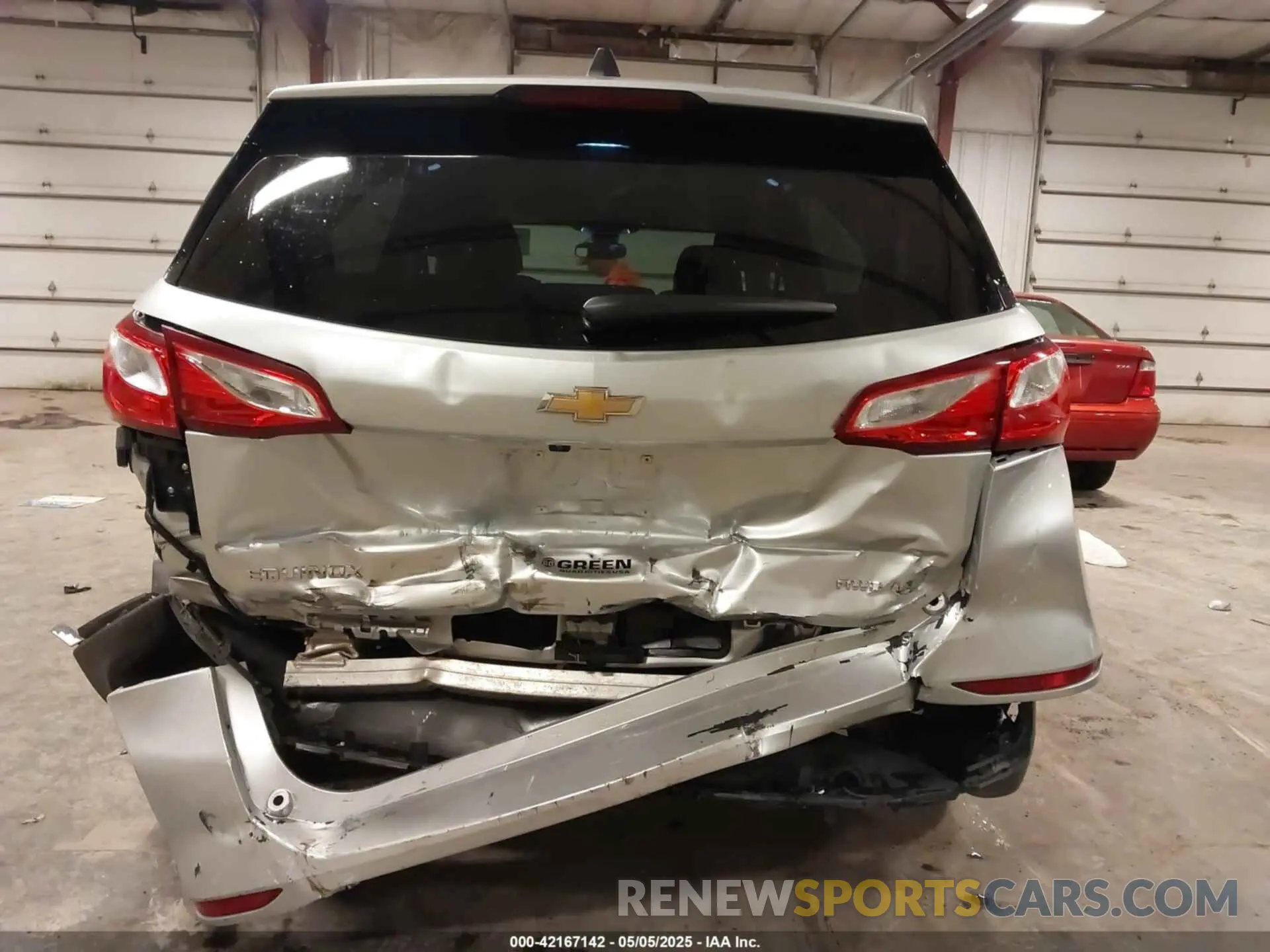 6 Photograph of a damaged car 2GNAXUEV8L6198096 CHEVROLET EQUINOX 2020