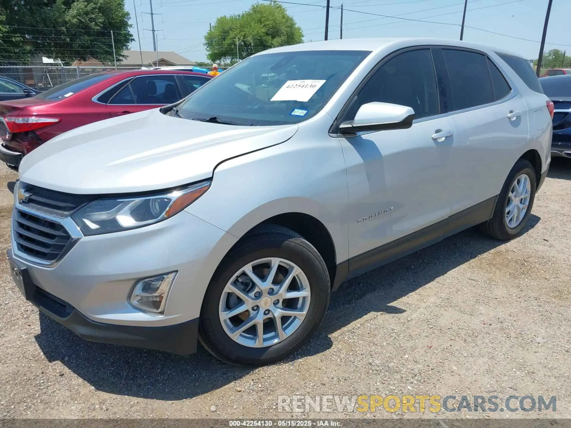 2 Photograph of a damaged car 2GNAXUEV8L6199412 CHEVROLET EQUINOX 2020