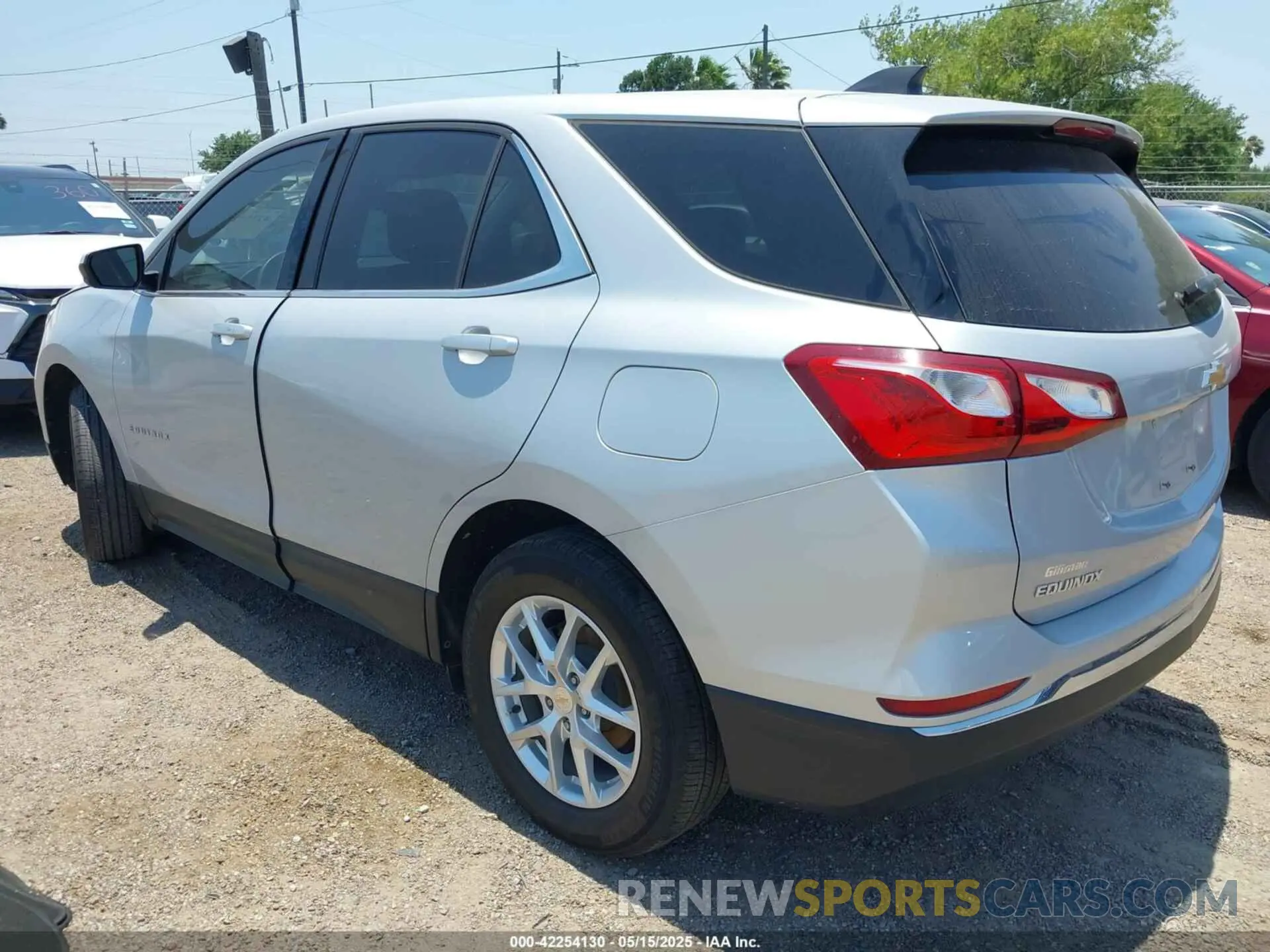 3 Photograph of a damaged car 2GNAXUEV8L6199412 CHEVROLET EQUINOX 2020