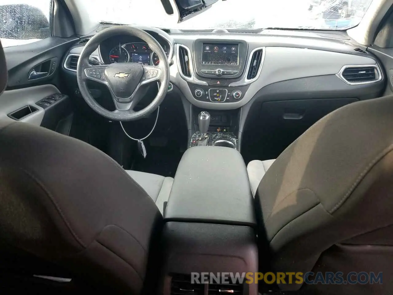 8 Photograph of a damaged car 2GNAXUEV8L6200879 CHEVROLET EQUINOX 2020