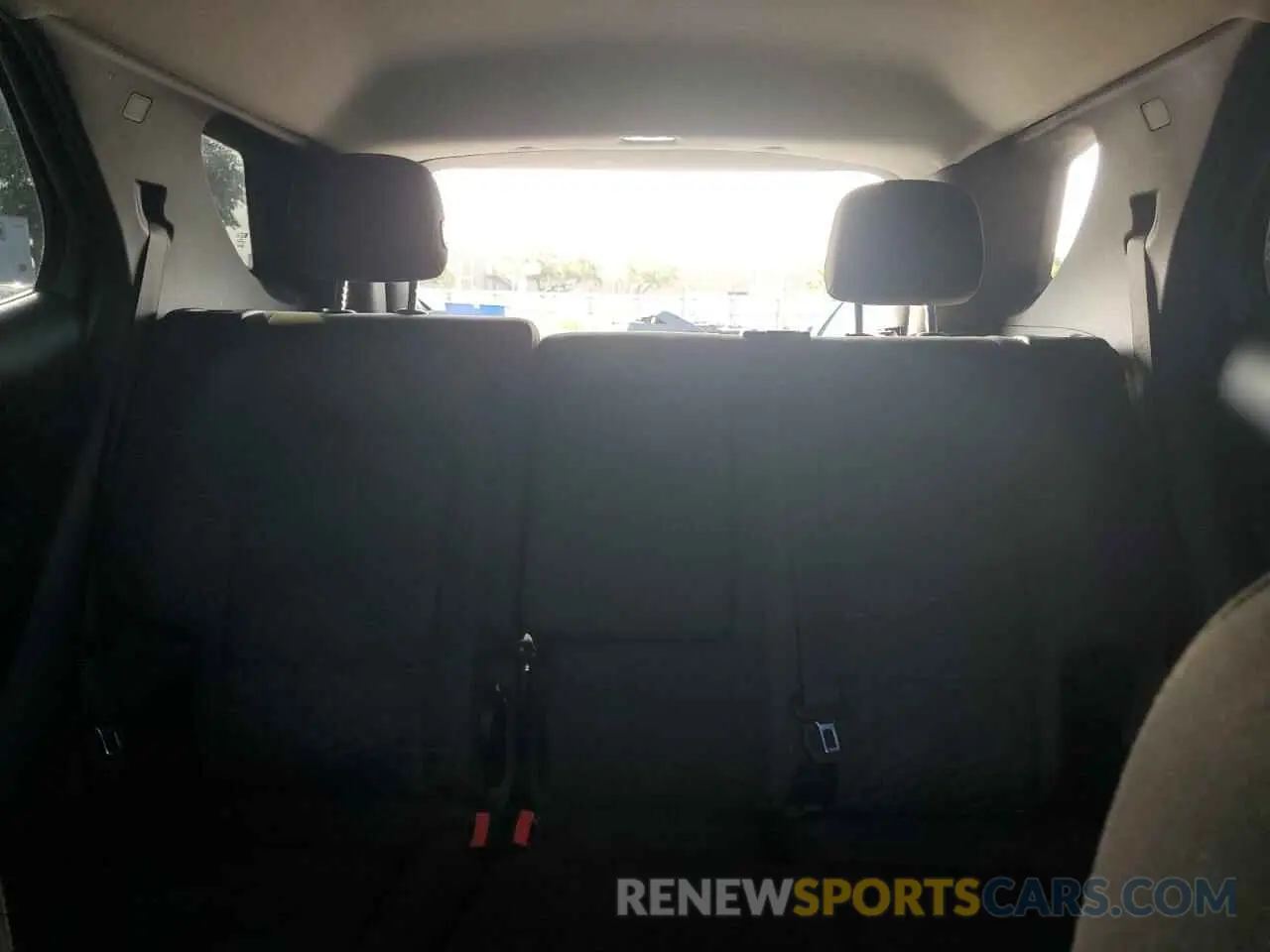 10 Photograph of a damaged car 2GNAXUEV8L6216337 CHEVROLET EQUINOX 2020