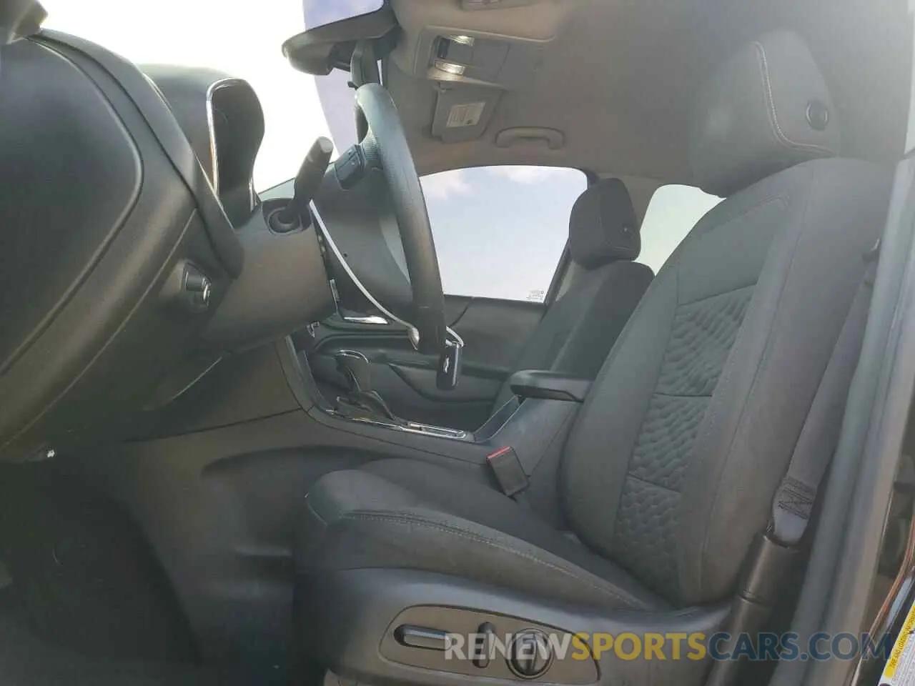 7 Photograph of a damaged car 2GNAXUEV8L6216337 CHEVROLET EQUINOX 2020