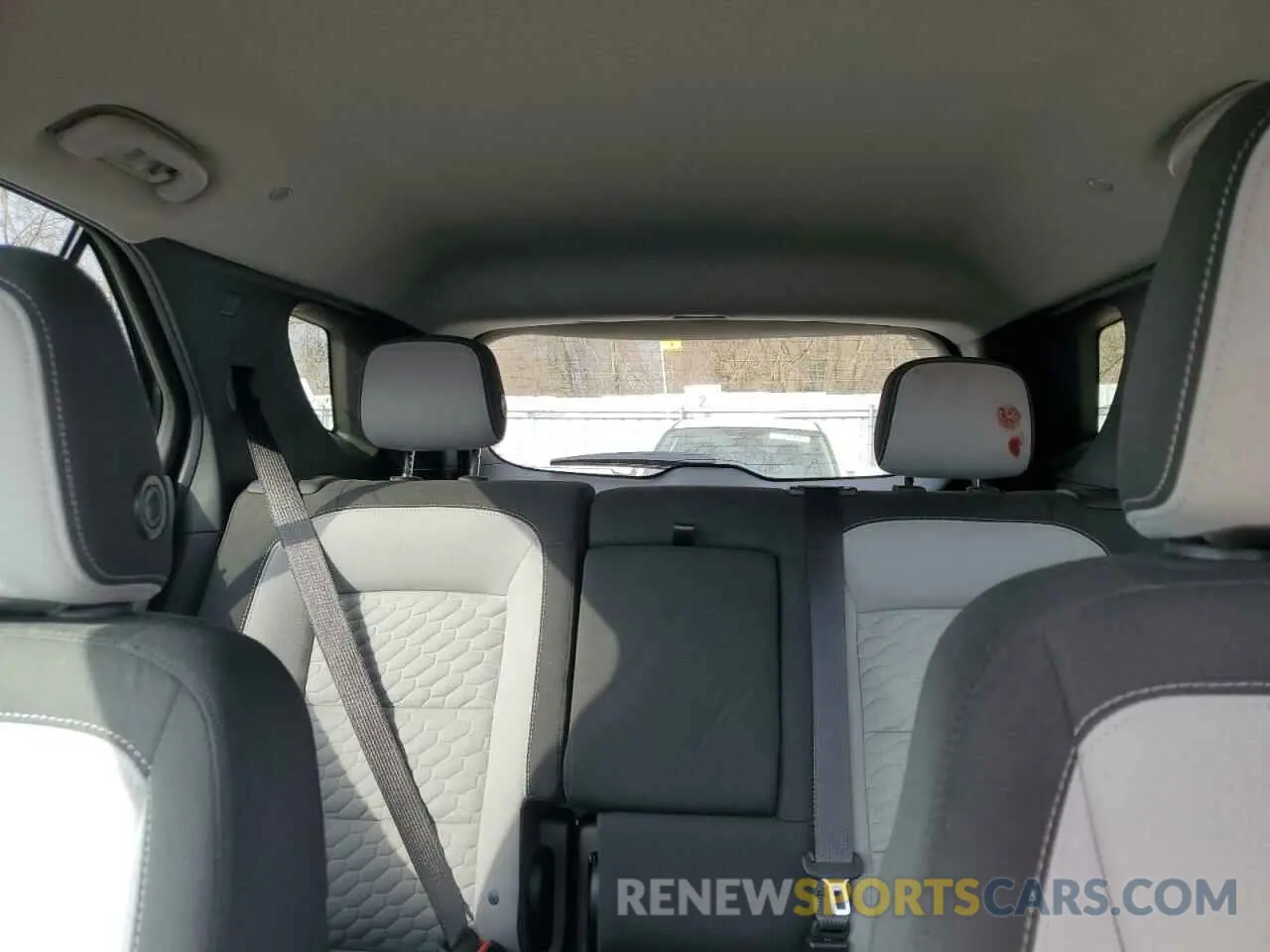 10 Photograph of a damaged car 2GNAXUEV8L6223188 CHEVROLET EQUINOX 2020