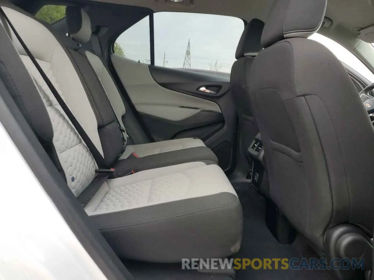 11 Photograph of a damaged car 2GNAXUEV8L6223188 CHEVROLET EQUINOX 2020