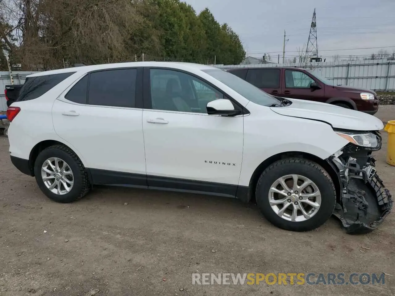 4 Photograph of a damaged car 2GNAXUEV8L6223188 CHEVROLET EQUINOX 2020