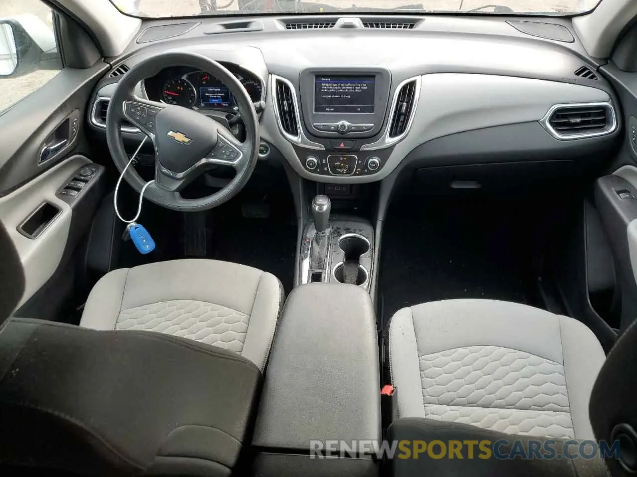 8 Photograph of a damaged car 2GNAXUEV8L6223188 CHEVROLET EQUINOX 2020