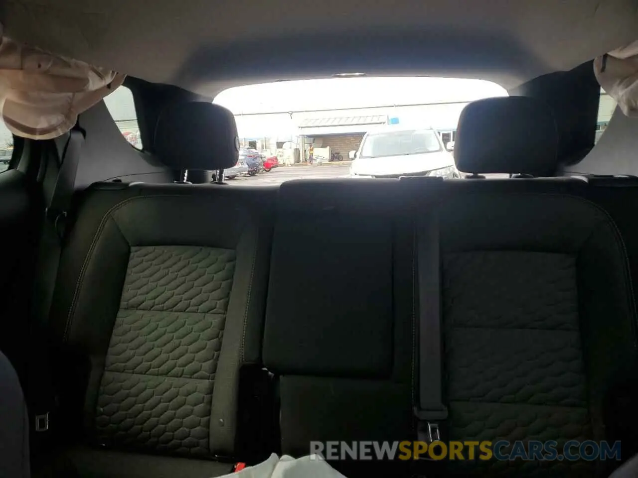 10 Photograph of a damaged car 2GNAXUEV8L6231260 CHEVROLET EQUINOX 2020