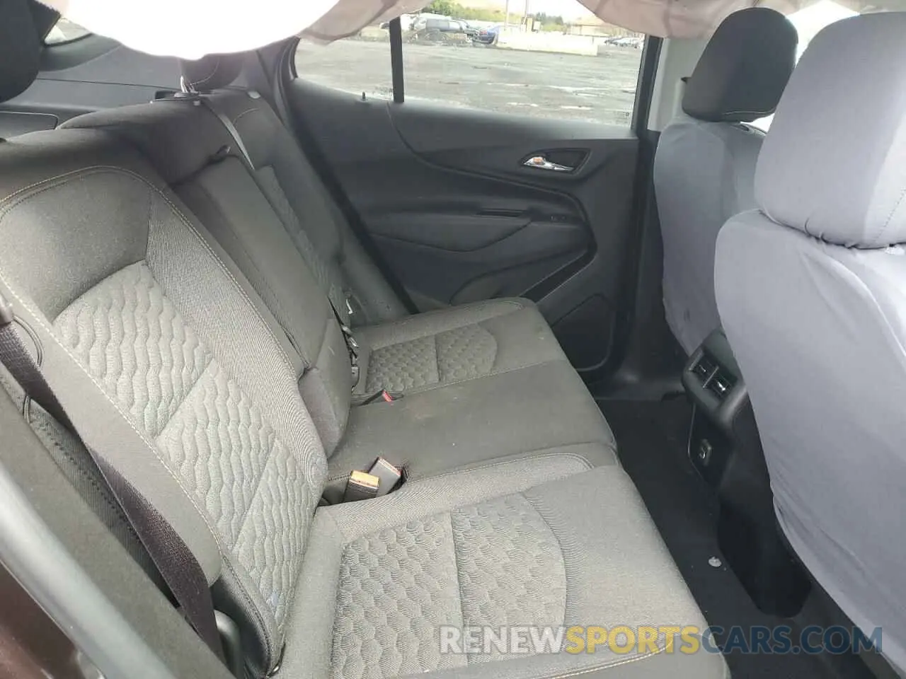 11 Photograph of a damaged car 2GNAXUEV8L6231260 CHEVROLET EQUINOX 2020