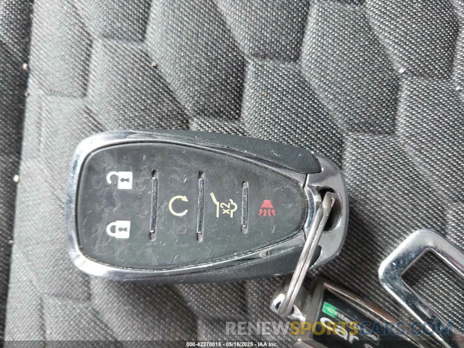 11 Photograph of a damaged car 2GNAXUEV8L6240962 CHEVROLET EQUINOX 2020
