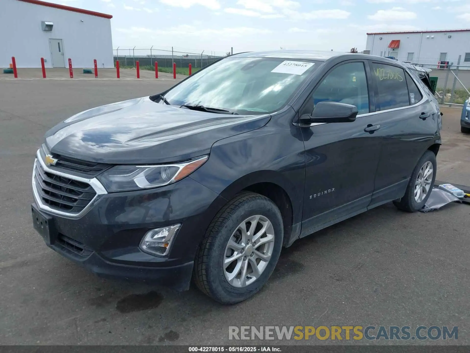 2 Photograph of a damaged car 2GNAXUEV8L6240962 CHEVROLET EQUINOX 2020