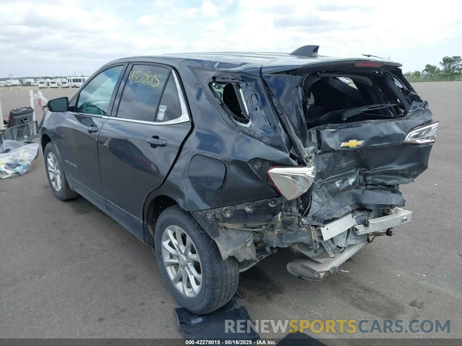 3 Photograph of a damaged car 2GNAXUEV8L6240962 CHEVROLET EQUINOX 2020