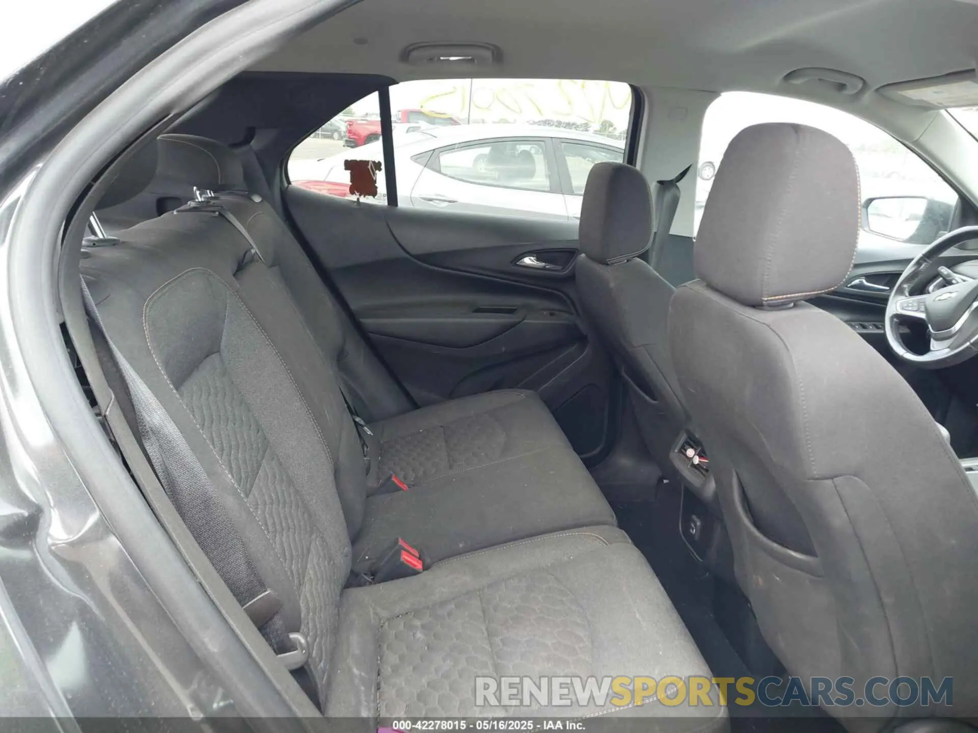 8 Photograph of a damaged car 2GNAXUEV8L6240962 CHEVROLET EQUINOX 2020