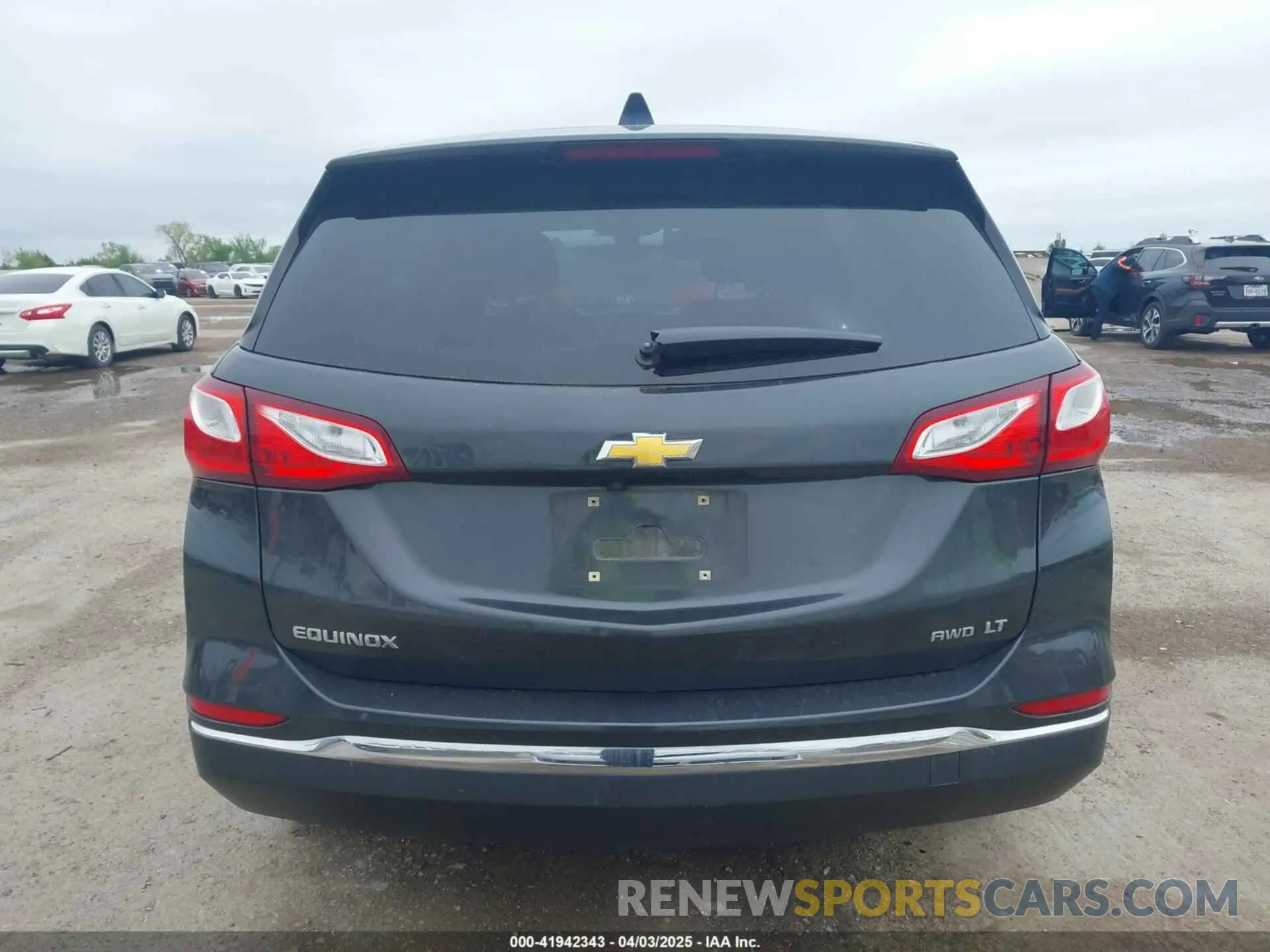 16 Photograph of a damaged car 2GNAXUEV9L6101987 CHEVROLET EQUINOX 2020