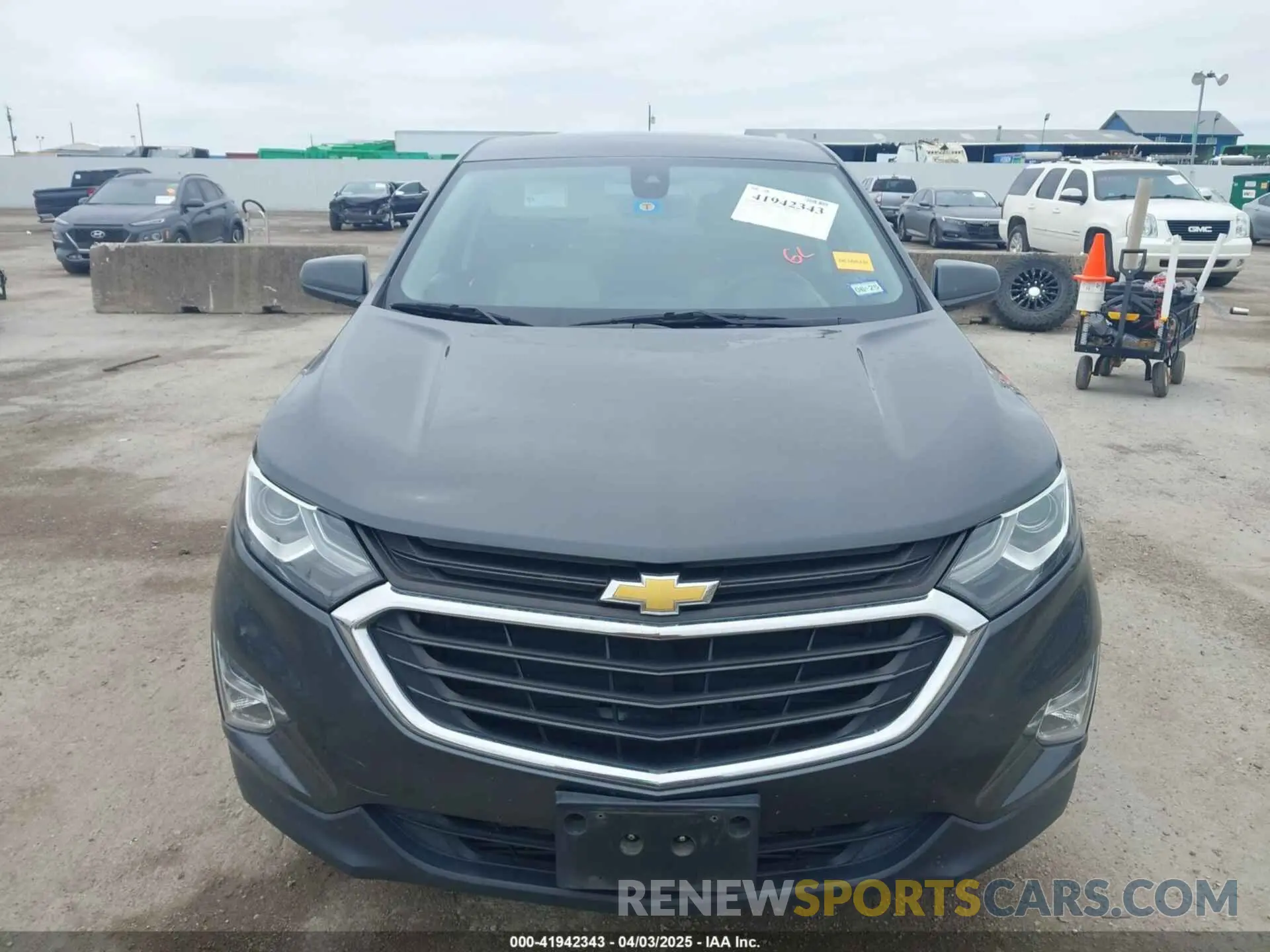 6 Photograph of a damaged car 2GNAXUEV9L6101987 CHEVROLET EQUINOX 2020