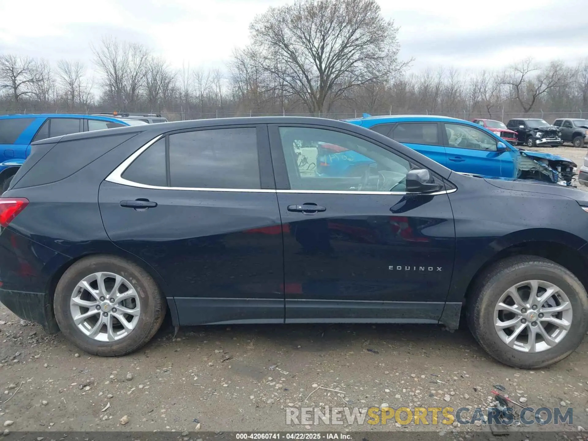 13 Photograph of a damaged car 2GNAXUEV9L6160215 CHEVROLET EQUINOX 2020
