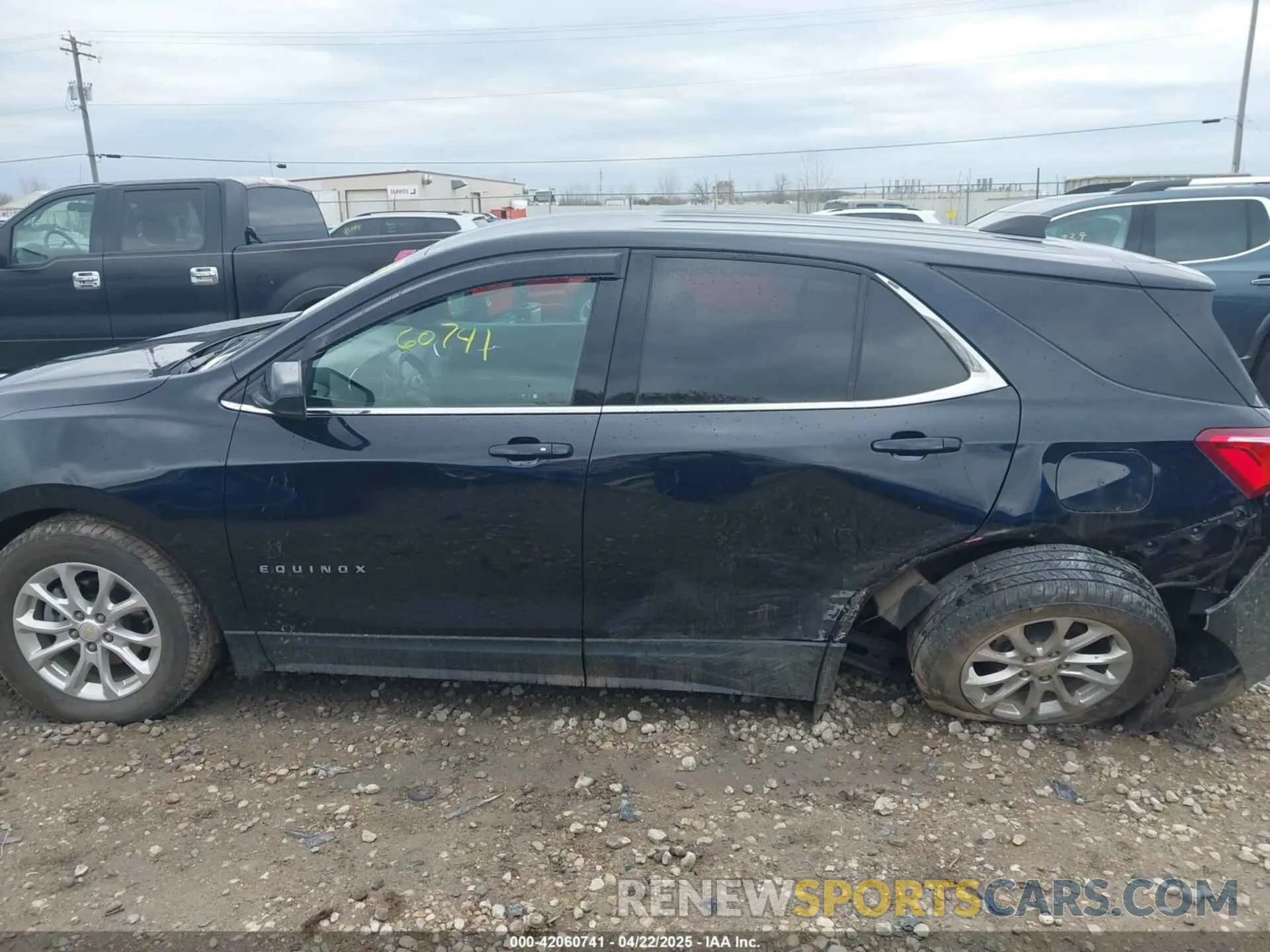 14 Photograph of a damaged car 2GNAXUEV9L6160215 CHEVROLET EQUINOX 2020