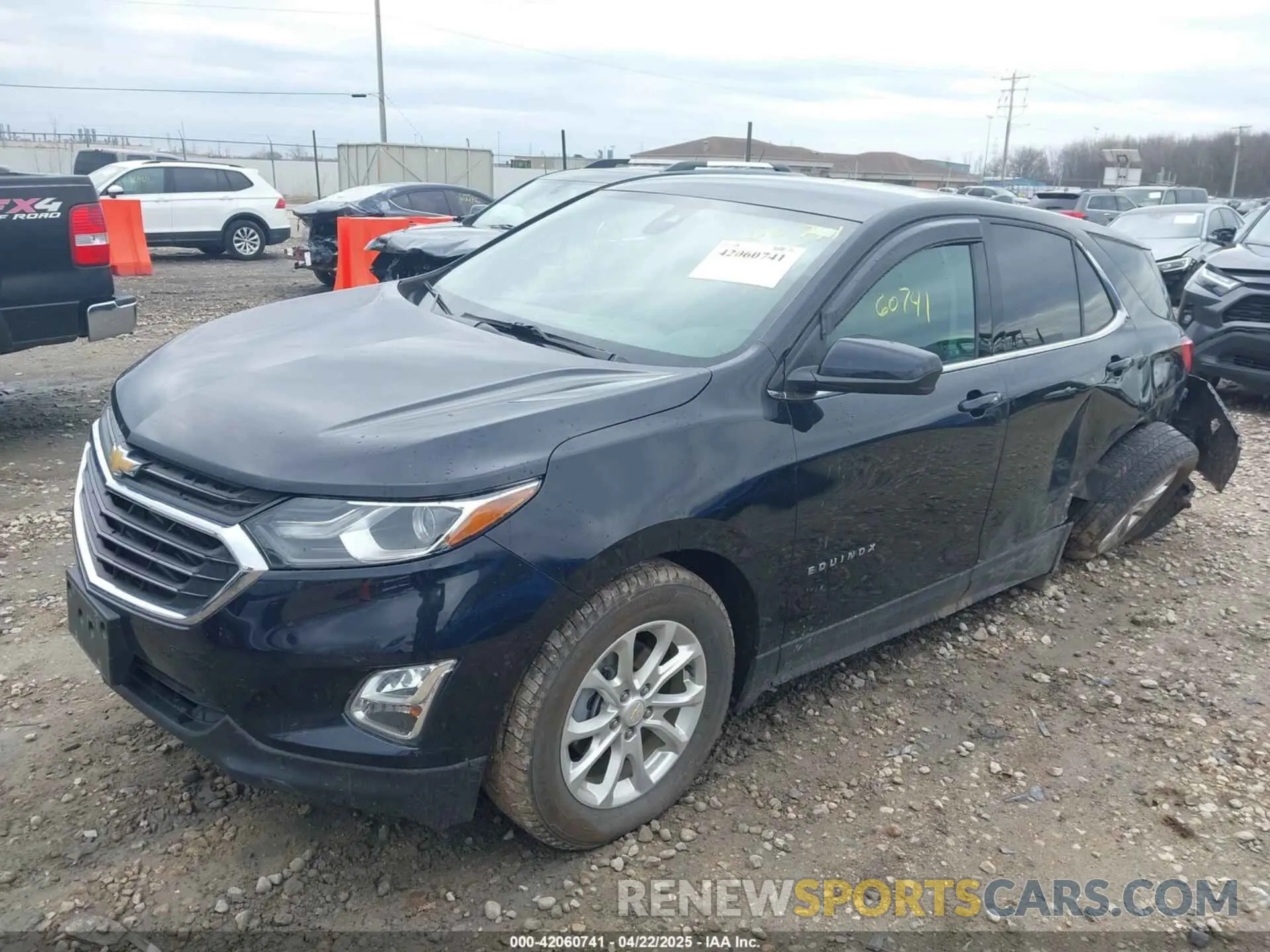 2 Photograph of a damaged car 2GNAXUEV9L6160215 CHEVROLET EQUINOX 2020