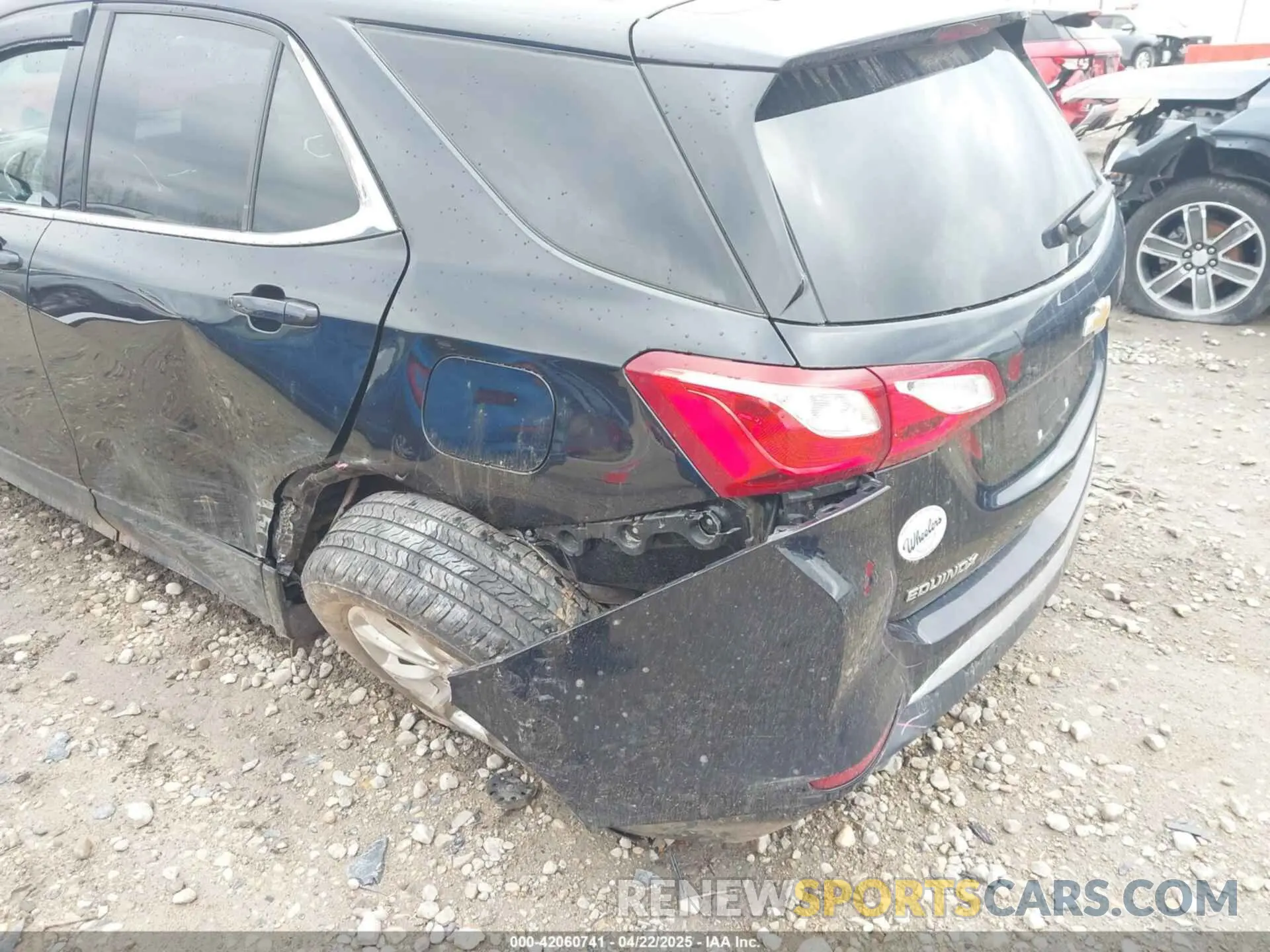6 Photograph of a damaged car 2GNAXUEV9L6160215 CHEVROLET EQUINOX 2020