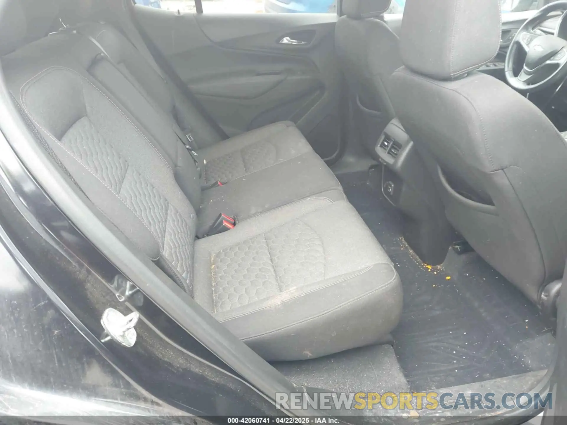 8 Photograph of a damaged car 2GNAXUEV9L6160215 CHEVROLET EQUINOX 2020