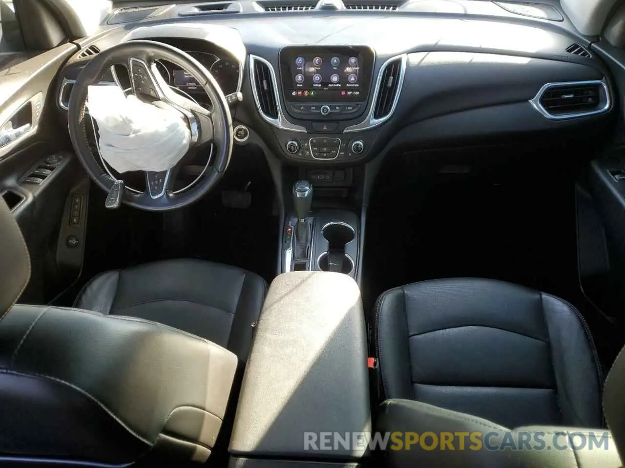 8 Photograph of a damaged car 2GNAXUEV9L6179136 CHEVROLET EQUINOX 2020