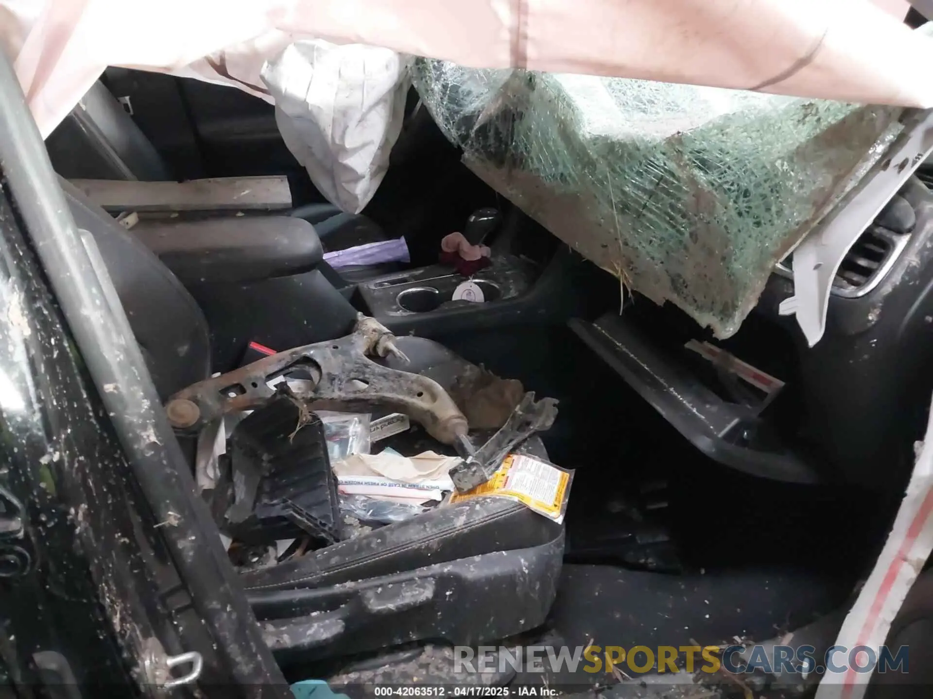 5 Photograph of a damaged car 2GNAXUEV9L6204567 CHEVROLET EQUINOX 2020