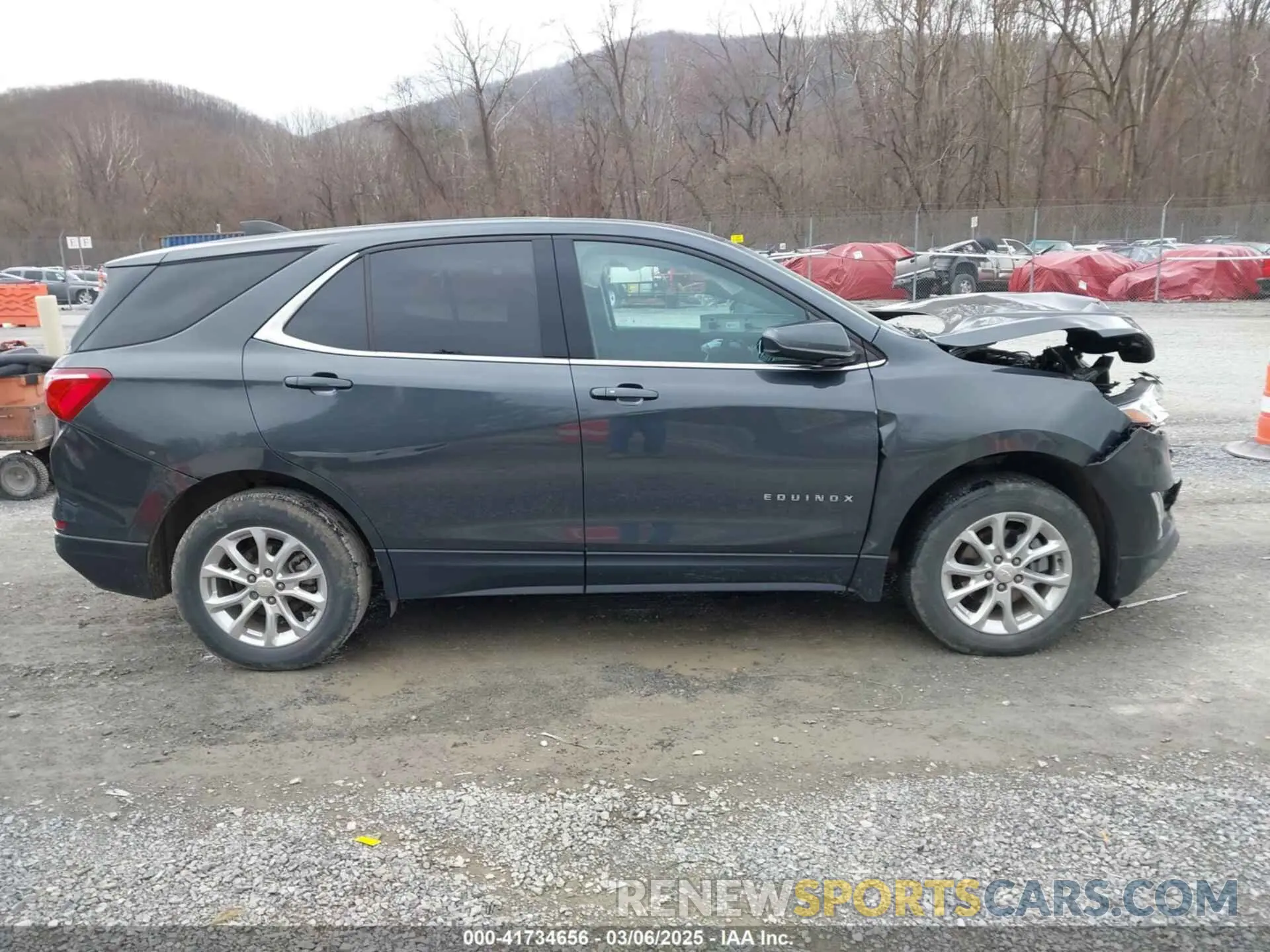 13 Photograph of a damaged car 2GNAXUEV9L6207663 CHEVROLET EQUINOX 2020