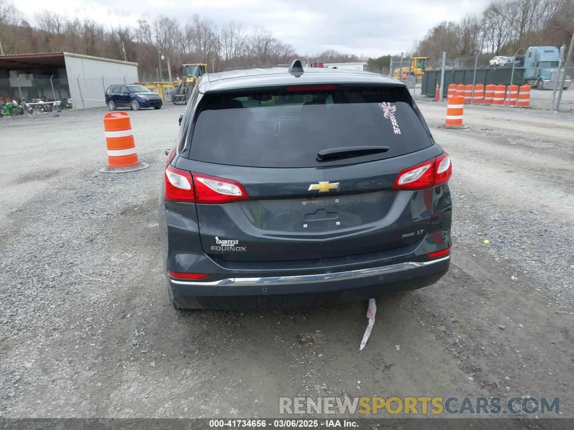 16 Photograph of a damaged car 2GNAXUEV9L6207663 CHEVROLET EQUINOX 2020