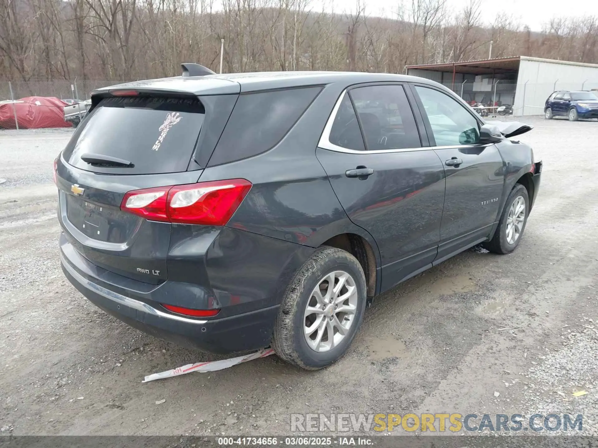 4 Photograph of a damaged car 2GNAXUEV9L6207663 CHEVROLET EQUINOX 2020