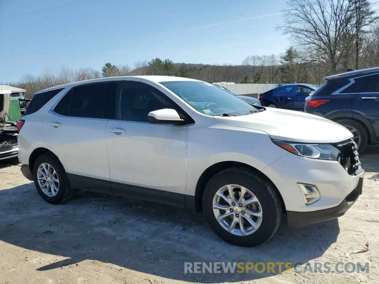 4 Photograph of a damaged car 2GNAXUEV9L6238881 CHEVROLET EQUINOX 2020