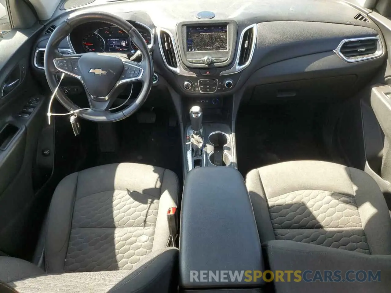 8 Photograph of a damaged car 2GNAXUEV9L6238881 CHEVROLET EQUINOX 2020