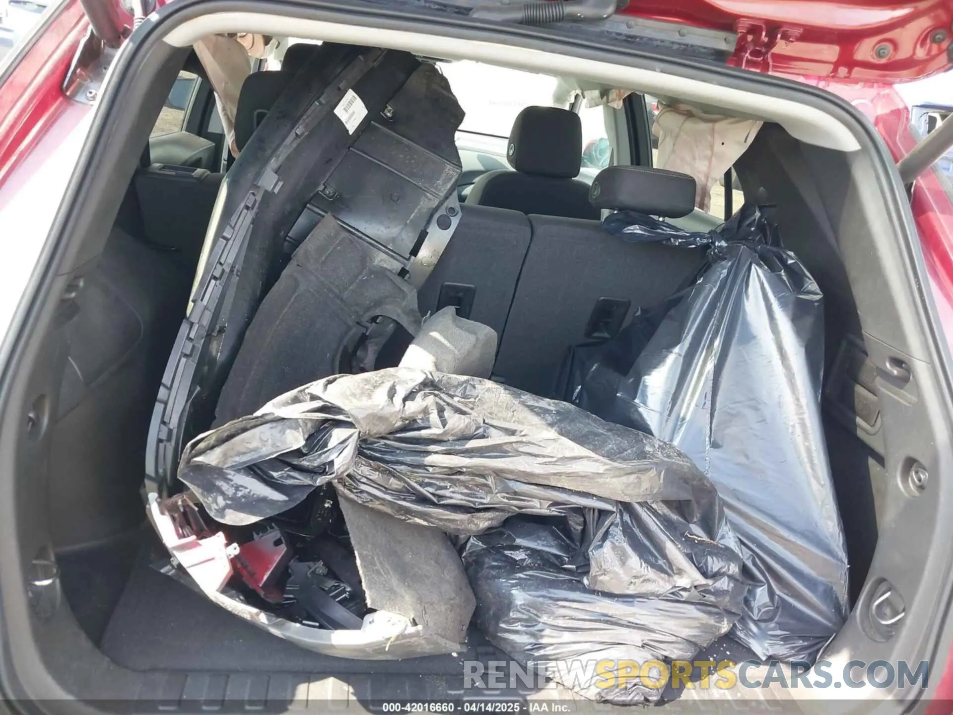 12 Photograph of a damaged car 2GNAXUEV9L6248987 CHEVROLET EQUINOX 2020
