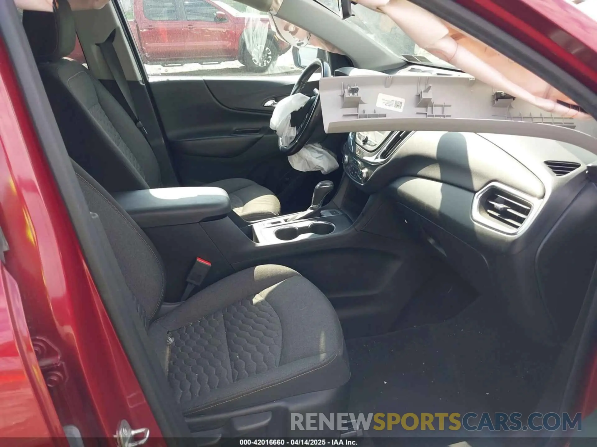 5 Photograph of a damaged car 2GNAXUEV9L6248987 CHEVROLET EQUINOX 2020